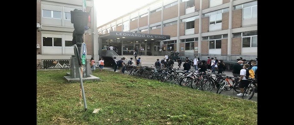 CONDANNA FERMA PER L'AGGRESSIONE DEI DOCENTI ITIS LEONARDO DA VINCI DI PARMA. CONDANNA FERMA PER L'AGGRESSIONE DEI DOCENTI ITIS LEONARDO DA VINCI DI PARMA.