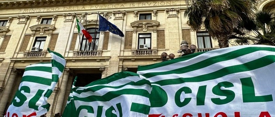 OGGI NEL POMERIGGIO A ROMA CISL SCUOLA E LE ALTRE OO.SS. FIRMATARIE DEL NUOVO CCNL IN SIT PER CHIEDERE MAGGIORE ATTENZOINE AL PERSONALE DELLA SCUOLA OGGI NEL POMERIGGIO A ROMA CISL SCUOLA E LE ALTRE OO.SS. FIRMATARIE DEL NUOVO CCNL IN SIT PER CHIEDERE MAGGIORE ATTENZOINE AL PERSONALE DELLA SCUOLA